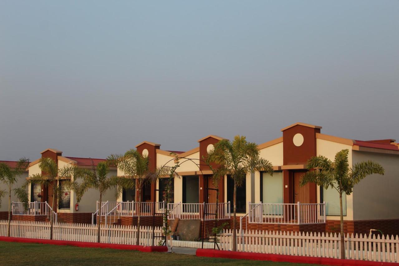 Flamingo Club And Resort Una 3 Km Away From Diu Check Post Exteriör bild