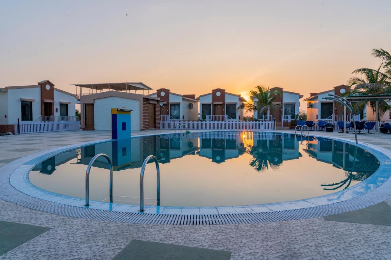 Flamingo Club And Resort Una 3 Km Away From Diu Check Post Exteriör bild