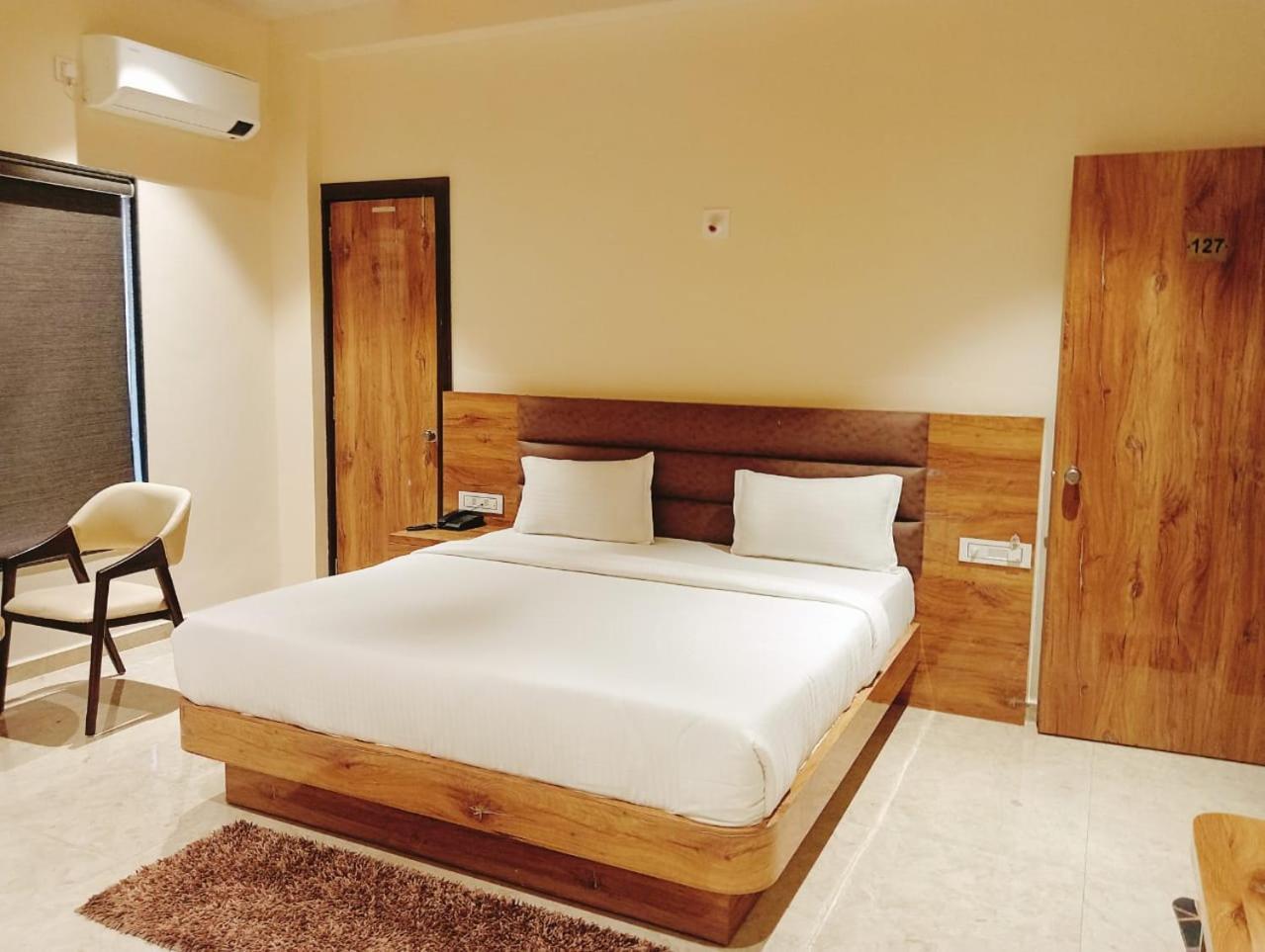 Flamingo Club And Resort Una 3 Km Away From Diu Check Post Exteriör bild
