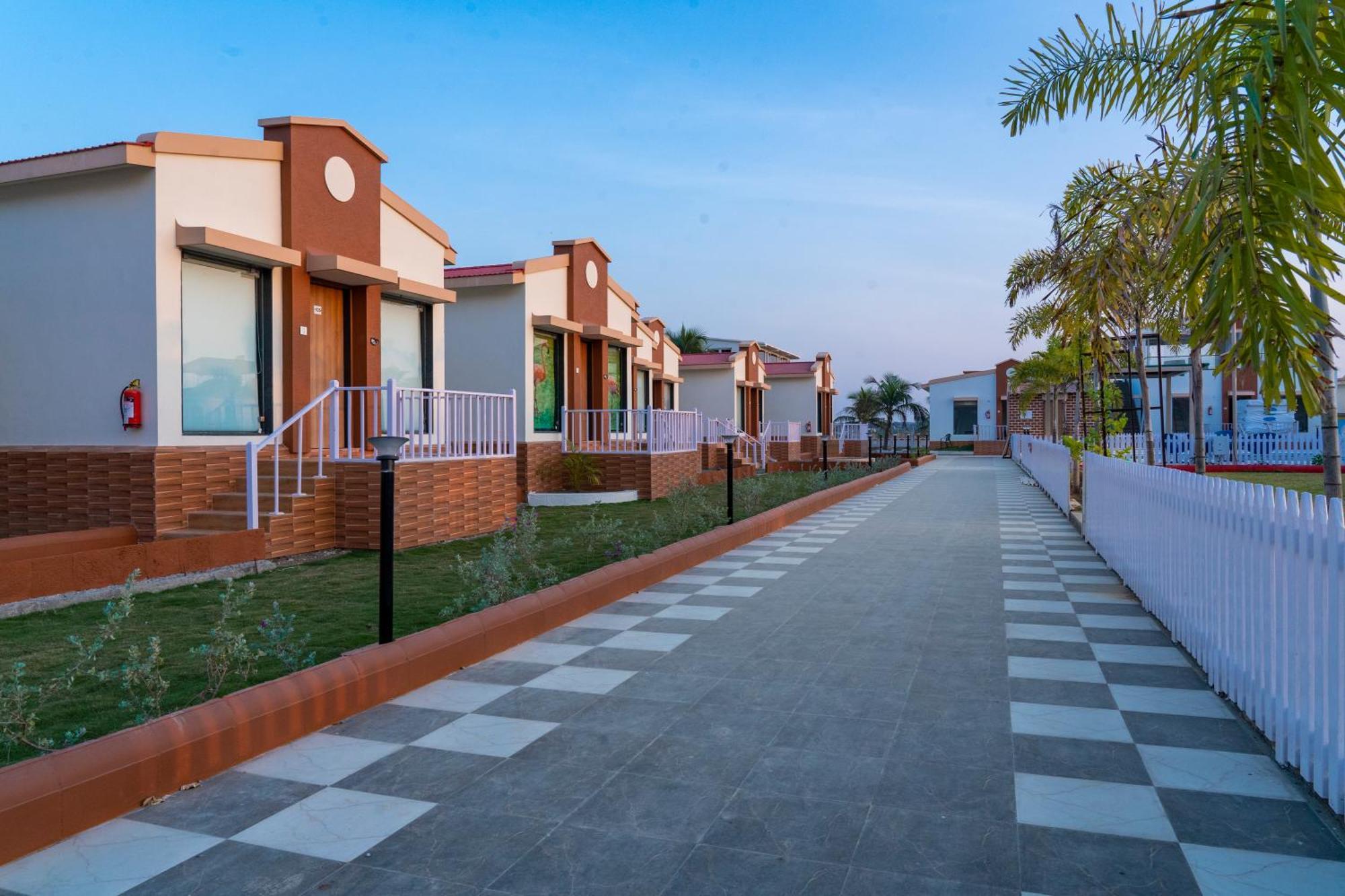 Flamingo Club And Resort Una 3 Km Away From Diu Check Post Exteriör bild