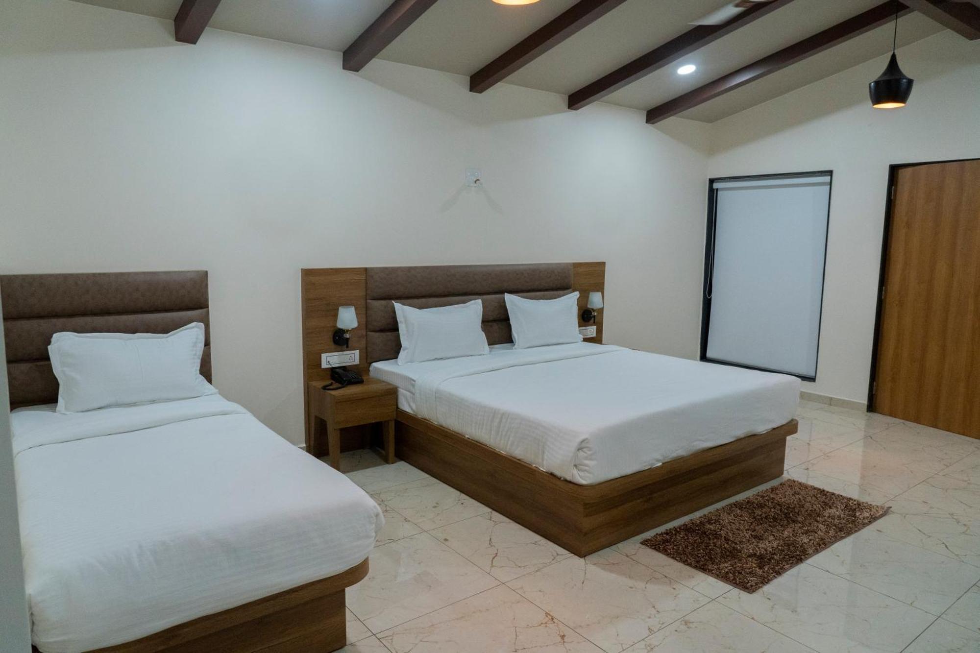 Flamingo Club And Resort Una 3 Km Away From Diu Check Post Exteriör bild